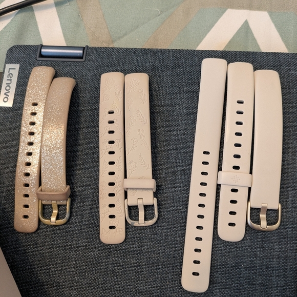 Fitbit Luxe Smartwatch - Black and Gold - Picture 5 of 12